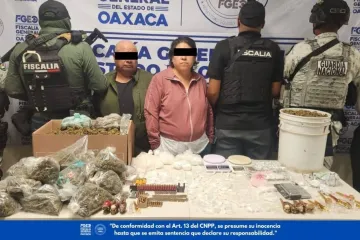 En cateo de Valles Centrales; aseguran armas, presuntas drogas y detienen a dos personas