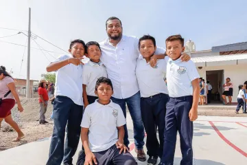 Inicia construcción de un aula nueva en Juchitán