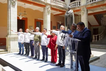 Farid Acevedo toma protesta de sus nuevos secretarios
