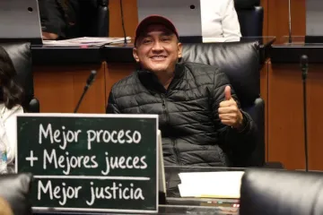 Nino Morales vota reformas por democracia y soberanía nacional