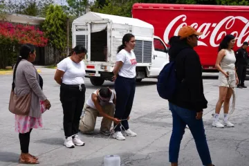 Retuvieron y amarraron a maestras en Mitla