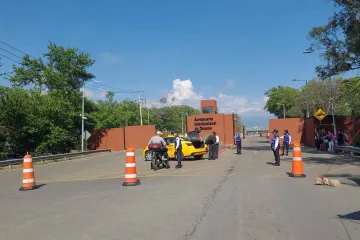 SEGO mantiene diálogo con magisterio para favorecer el tránsito de pasajeros en el Aeropuerto de Oaxaca