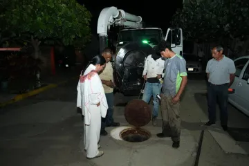 Refuerza Xoxocotlán desazolve y limpieza en la red de drenaje sanitario