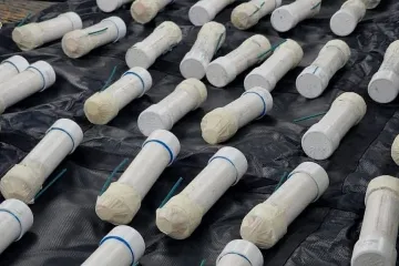 Localizan más de 50 explosivos caseros en autobús de normalistas de Ayotzinapan 