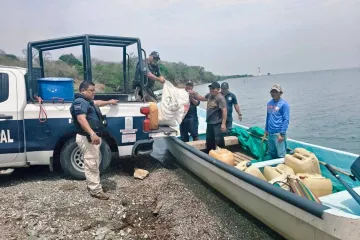 Responde gobierno de Juchitán al llamado de Santa María del Mar ante afectaciones por Mar de Fondo