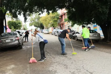 Vecinas y vecinos de la colonia Unión y Progreso se unen en tequio para mejorar su entorno 