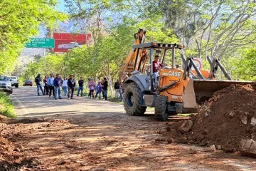 Después de más de siete meses, habitantes de Tlalixtac de Cabrera, reabrieron la carretera a Huayápam