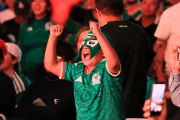 Gran fiesta futbolera en Oaxaca de Juárez tras el triunfo de México