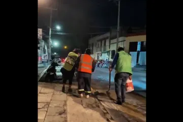 Mantiene Gobierno Municipal labores nocturnas de limpieza y mantenimiento en Oaxaca de Juárez