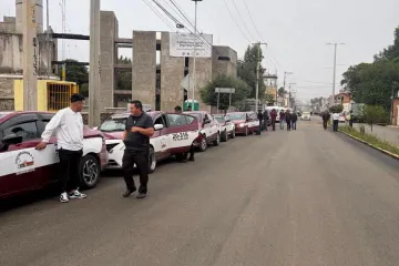 Transportistas de Tlaxiaco parten en marcha-caravana hacia la ciudad de Oaxaca