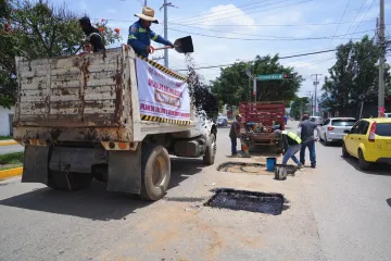 Intensifican labores de bacheo en Xoxocotlán