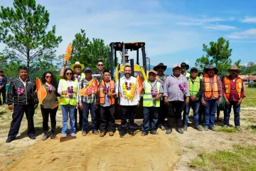 Jesús Romero acompaña al pueblo de San Lorenzo Texmelucan en el inicio de la construcción de su Casa Comunal, espacio para la construcción de diálogo y paz