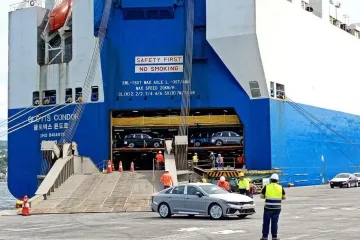 Cruza México tren con 3 mil autos de Corea del Sur hacia EE. UU.