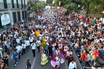 Miles de personas abarrotan las calles de Oaxaca; la Calenda de las culturas  confirma el éxito de la Guelaguetza 2026