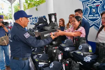 Nancy Benítez reconoce labor de corporaciones policiales; las convoca a servir con honor y dignidad