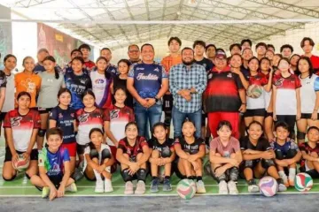 Infancias disfrutan sus vacaciones aprendiendo y haciendo deporte en Juchitán