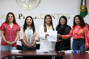 Presidenta del TJACCO entrega propuesta para crear centro público para solución de controversias