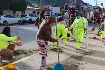Con tequio vecinal, mejoran imagen urbana en el Ex Marquesado