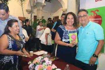 Una fiesta de palabras se vivió con la presentación del libro Poemas de amor traducidos al zapoteco: IEEPO