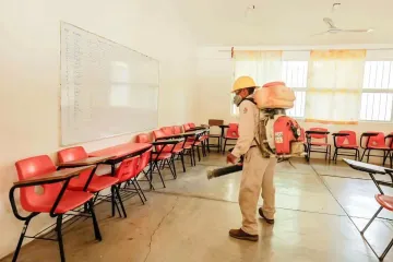 En Juchitán realizan jornada de fumigación en escuelas 