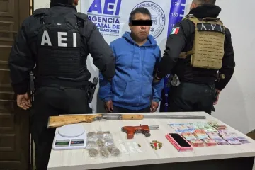 Fiscalía de Oaxaca, DEFENSA, GN, Policía Estatal y Municipal ejecutan cateo en Huautla de Jiménez y detienen a una persona; aseguran drogas, armas y dinero en efectivo