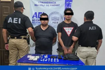 Acción operativa de la FGEO deriva en detención de dos personas y aseguramiento de vehículo en la región de la Sierra de Flores Magón