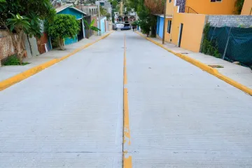 Ray Chagoya entrega obra de pavimentación en San Martín Mexicapam