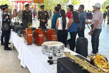 Ejército realiza donación de instrumentos musicales a La Pe Ejutla