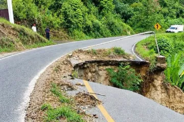 Alerta vial por fallas estructurales en carretera Huatulco - Pluma Hidalgo 