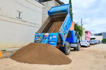 Ray Chagoya entrega Banco de Materiales en tres zonas de San Martín Mexicapam