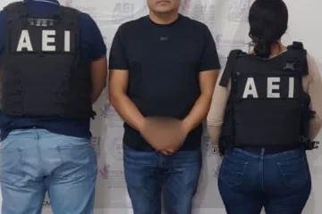 FGEO ejecuta orden de aprehensión contra una persona por violencia familiar contra su pareja y una adolescente en Zona Metropolitana de Oaxaca