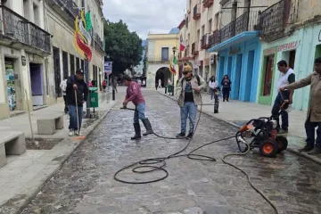 Refuerzan labores de limpieza en Oaxaca de Juárez tras las Fiestas Patrias