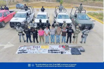 Desmantela Fiscalía de Oaxaca centro de operaciones y distribución de drogas en la Sierra Sur; asegura arsenal y detiene a cinco personas