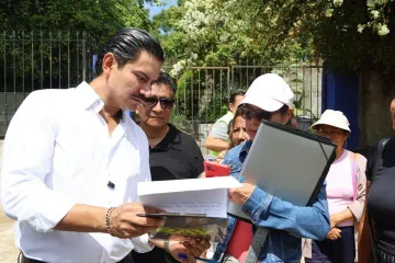 Con atención directa en territorio Ray Chagoya recorre la colonia La Cascada