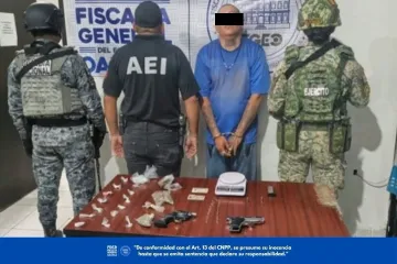 Fiscalía de Oaxaca ejecuta cateo en San Juan Guelavía; asegura drogas, armas y detiene a una persona