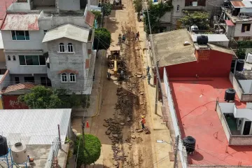 Ray Chagoya da banderazo de inicio a la rehabilitación de la calle Tuxtepec en la colonia Siete Regiones