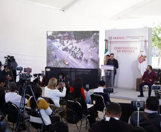 Firma Ray Chagoya convenio de Despliegue de Seguridad y Atención a las Causas de la Zona Metropolitana de Oaxaca