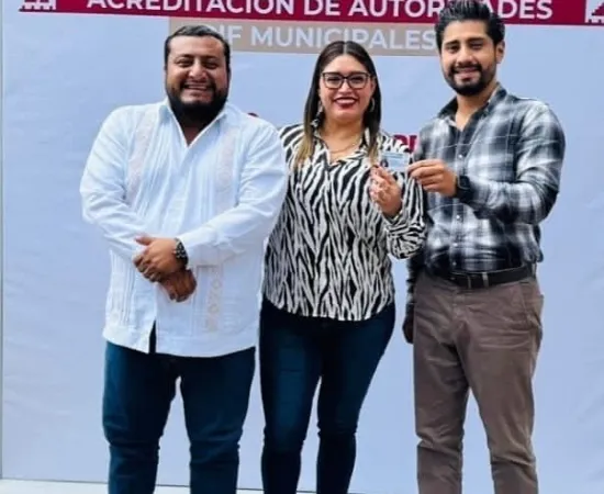 Reyna Alonso Carrasco recibe acreditación oficial como titular del DIF juchiteco
