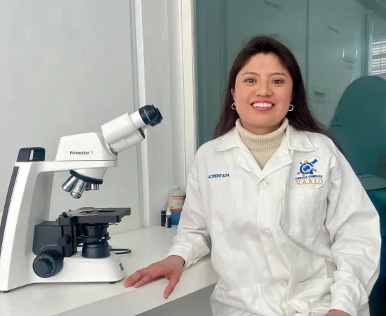 Mis investigaciones son para curar personas: Esmeralda, egresada de la UABJO 