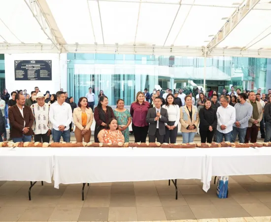Comparte Congreso de Oaxaca tradicional rosca de Reyes