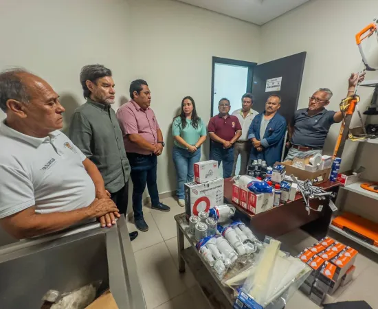 Entregan insumos de mantenimiento en el Hospital "Macedonio Benítez!