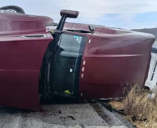 Provoca viento intenso volcadura en el tramo carretero La Venta - La Ventosa