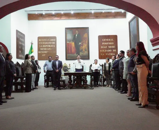 Autoriza Cabildo de Oaxaca de Juárez licencia de agentes municipales de Santa Rosa y 5 Señores