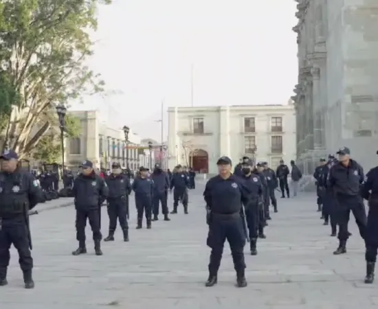 Capacitan a policías de Oaxaca de Juárez 