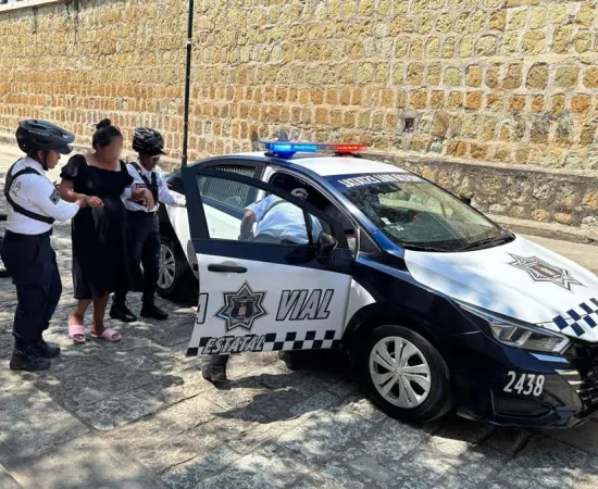 Auxilia Policía Vial Estatal a mujer en trabajo de parto