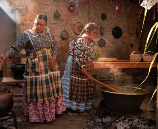 Invitan a oaxaqueñas al programa "Nueva Generación de Cocineras Tradicionales: Puente de sabor entre Francia y México"