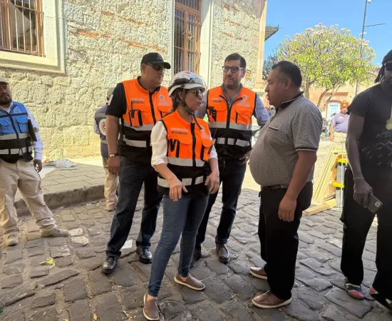 Municipio de Oaxaca de Juárez atiende incidente por ráfagas de viento en feria artesanal