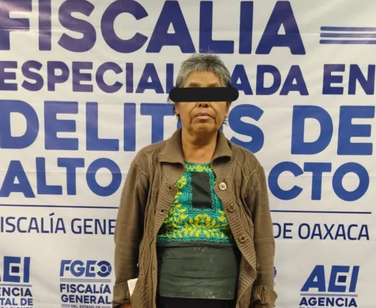 Fiscalía de Oaxaca ejecuta cateo contra narcomenudeo en Tlacolula de Matamoros; detienen a una mujer