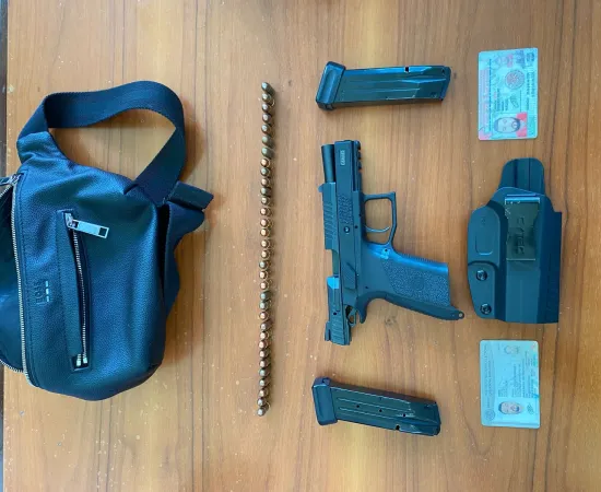 Aseguran a sujeto armado con 33 cartuchos útiles en Plaza Oaxaca