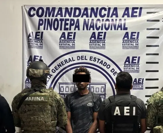 Realizan operativo en Pinotepa Nacional y ejecutan orden de aprehensión por narcomenudeo*